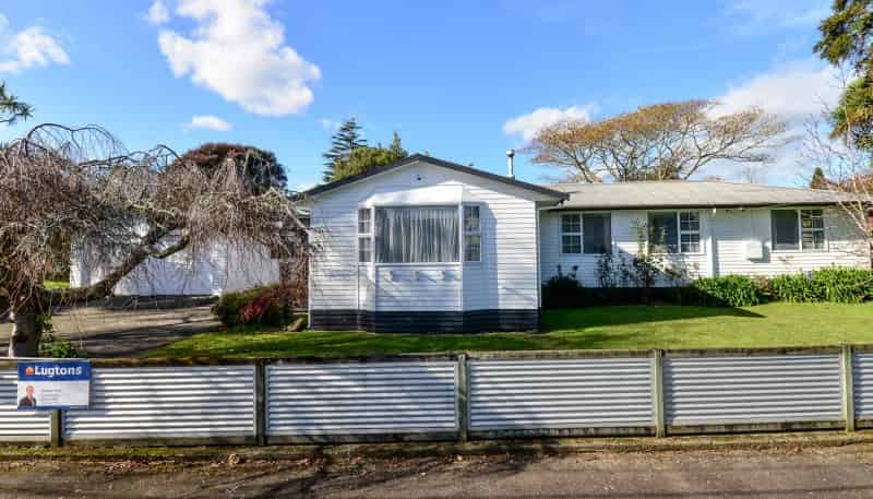 17 Mabian Crescent, Deanwell