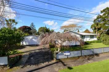 17 Mabian Crescent, Deanwell