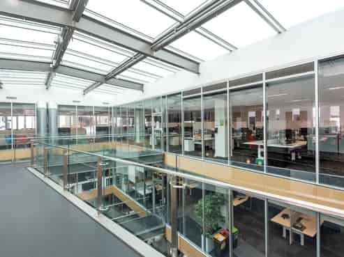 MODERN AND DYNAMIC OFFICE