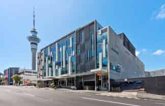 MODERN AND DYNAMIC OFFICE