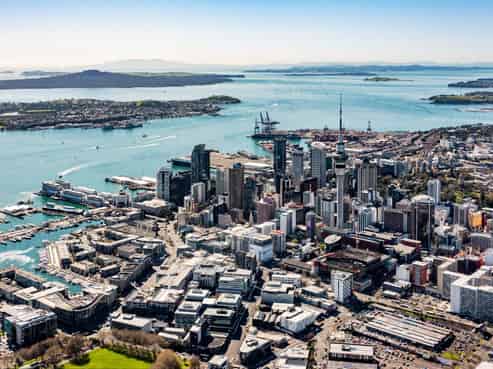 MODERN AND DYNAMIC OFFICE