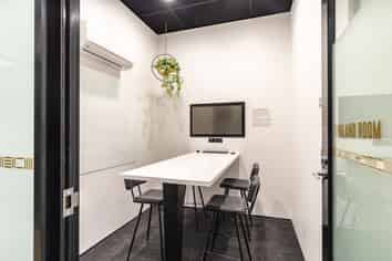 19m2* Boutique Offices  High Street.