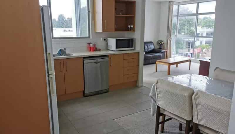 2G/1C zz Queen Mary Ave, Epsom