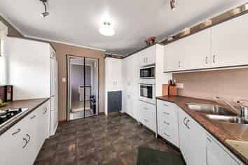 94 South Road, Manaia