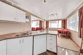 94 South Road, Manaia