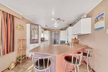 94 South Road, Manaia