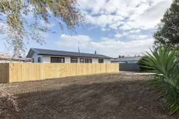 12A Barnett Place, Pirimai