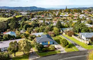 13 Ogle Crescent, Kamo