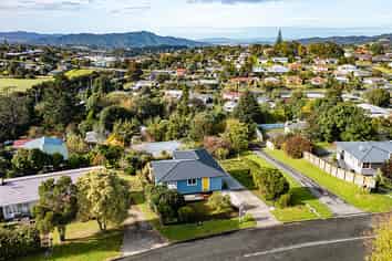 13 Ogle Crescent, Kamo