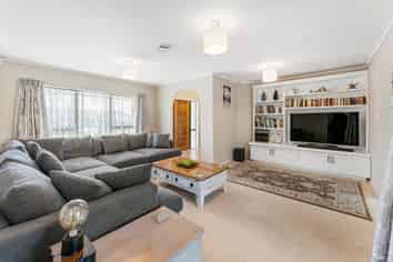 12 Gairloch Place, Wattle Downs