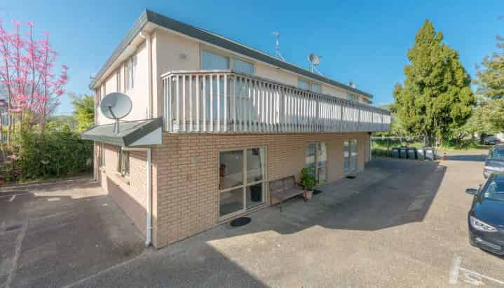 4/4A Baffles Crescent, Hillcrest