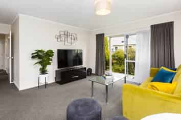 2/22 Barton Grove, Naenae