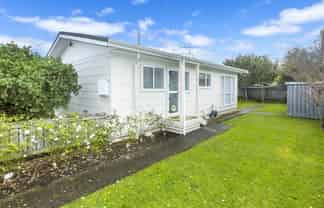 2/22 Barton Grove, Naenae