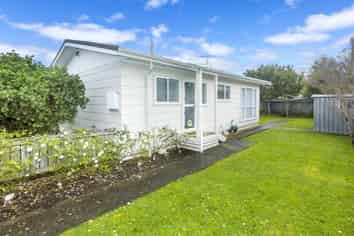 2/22 Barton Grove, Naenae