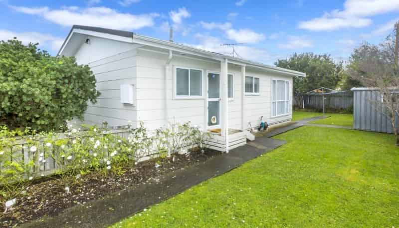 2/22 Barton Grove, Naenae