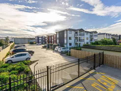 57 Henderson Valley Road, Henderson