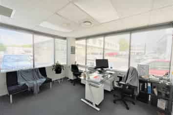 LEASE AS IS OR REFIT TO SUIT