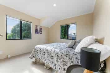 9 Saybrook Place, Mangere