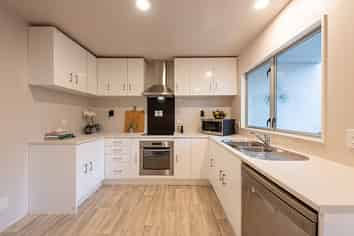 18 Kimberley Way, Khandallah