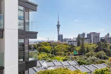 105, 5-9 Madeira Lane, Grafton