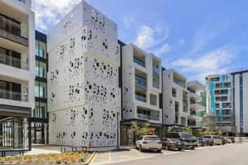 501/223A Green Lane West, Epsom