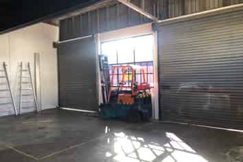 SMALL WAIRAU ROAD WAREHOUSE AND OFFICES