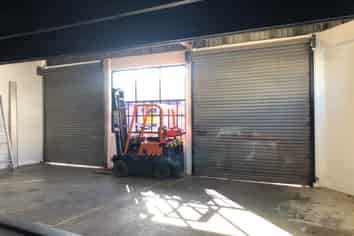 SMALL WAIRAU ROAD WAREHOUSE AND OFFICES