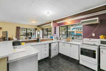 2/42 Kairimu Street, Stokes Valley