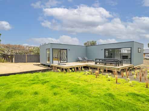 23 Tasman Rd, Otaki Beach