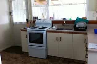 98A Lowe Street, Avenal