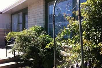 98A Lowe Street, Avenal