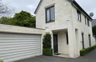 9b Fulton Avenue, Merivale