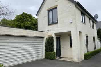 9b Fulton Avenue, Merivale