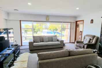 502 Don Buck Road, Massey