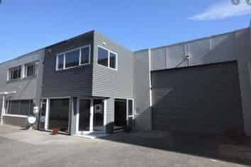 Modern, Mix of Warehouse/Office on Porana Rd