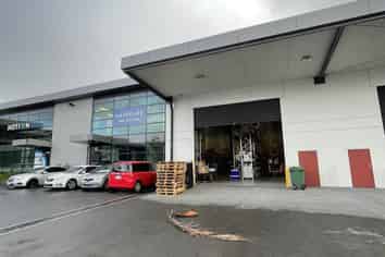 Premium Quality Warehouse/Office!