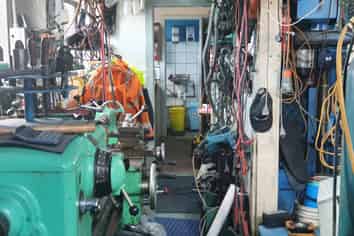 Great value - Small Unit Title workshop in handy location