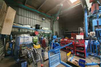 Great value - Small Unit Title workshop in handy location
