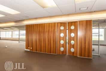 Smart Modern Office - Loads of Car Parks