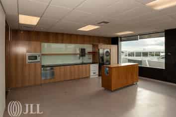 Smart Modern Office - Loads of Car Parks