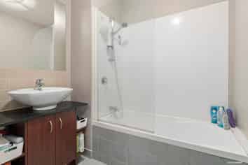 6H/17 Crown Lynn Place, New Lynn