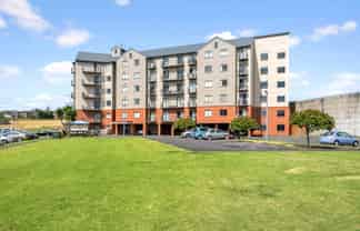 6H/17 Crown Lynn Place, New Lynn