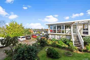 42 Hillcrest Road, Papatoetoe