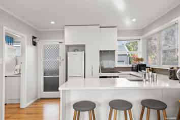 1/143 Point Chevalier Road, Point Chevalier