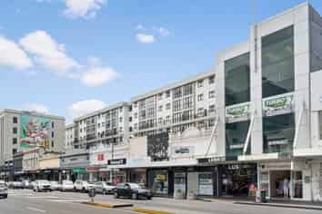 C315/176 Broadway, Newmarket