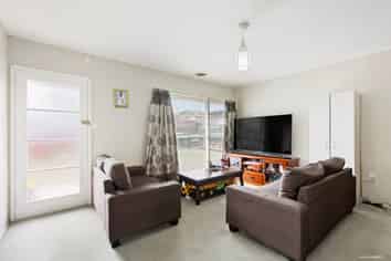 2/15 Richards Avenue, Papatoetoe