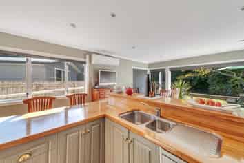 6 Brecon Road, Stratford