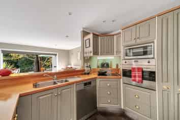 6 Brecon Road, Stratford