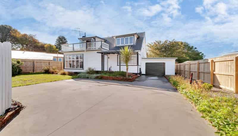 6 Brecon Road, Stratford