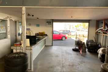 Waiwhakaiho Workshop & large yard